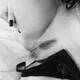 A gambe aperte
